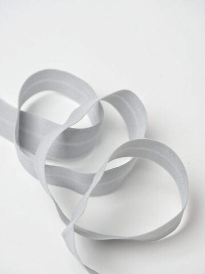 Бейка эластичная светло-серая ширина 20 мм