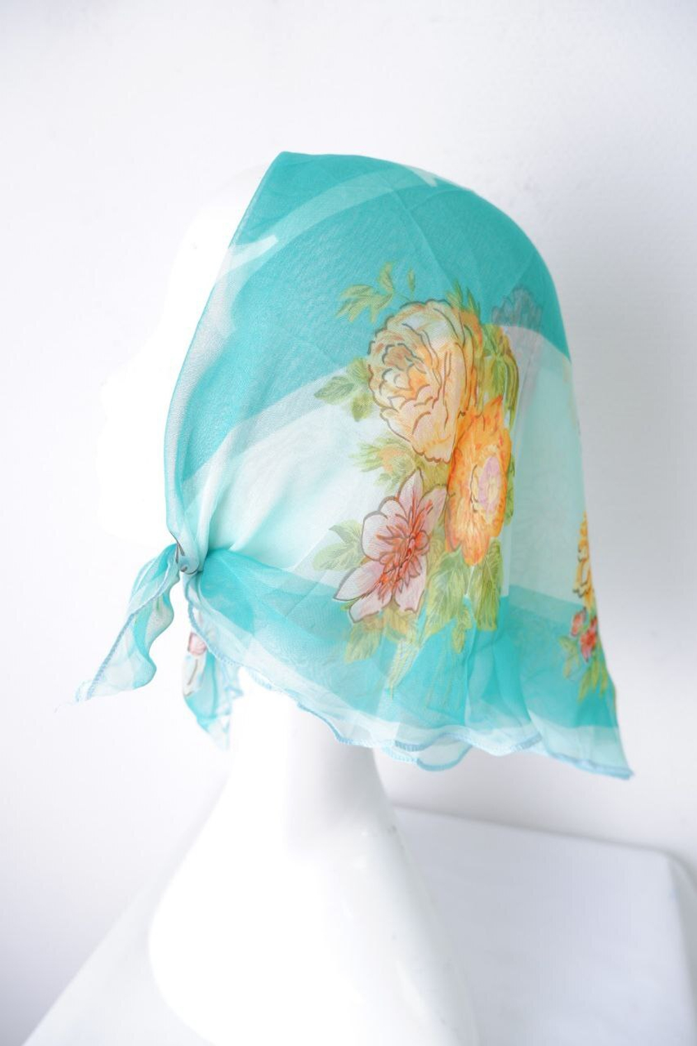 Платок шелковый, новый