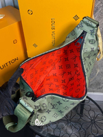 Сумка-мессенджер Louis Vuitton