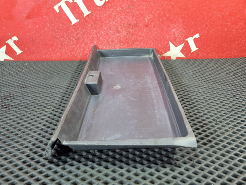 Крышка блока предохранителей