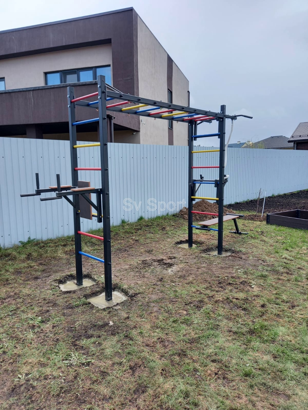 Монтаж уличной шведской стенки Sv Sport Рукоход (4 вертикальных столба)