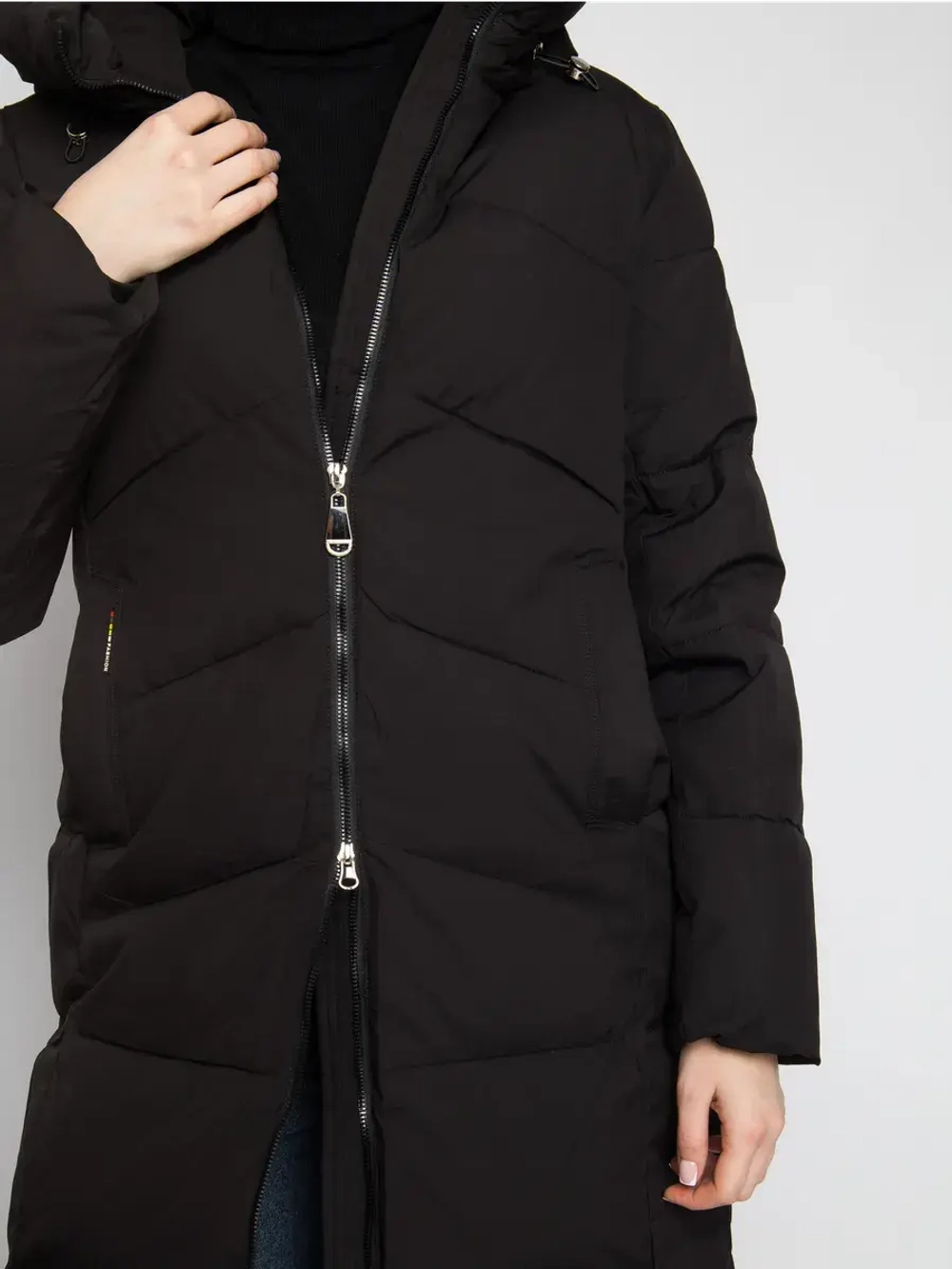 Куртка зимняя удлиненная с капюшоном