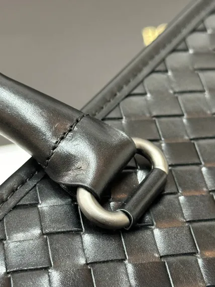 Кожаный портфель Bottega Veneta Intrecciato 40 с плечевым ремнем
