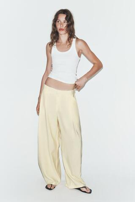 ZARA СТРУЯЩИЕСЯ БРЮКИ СО СКЛАДКАМИ, СВЕТЛО-ЖЕЛТЫЙ