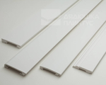 Белый плинтус из UHD Polymer. Длина 2400 мм. Высота 80 мм. Ширина 15 мм.