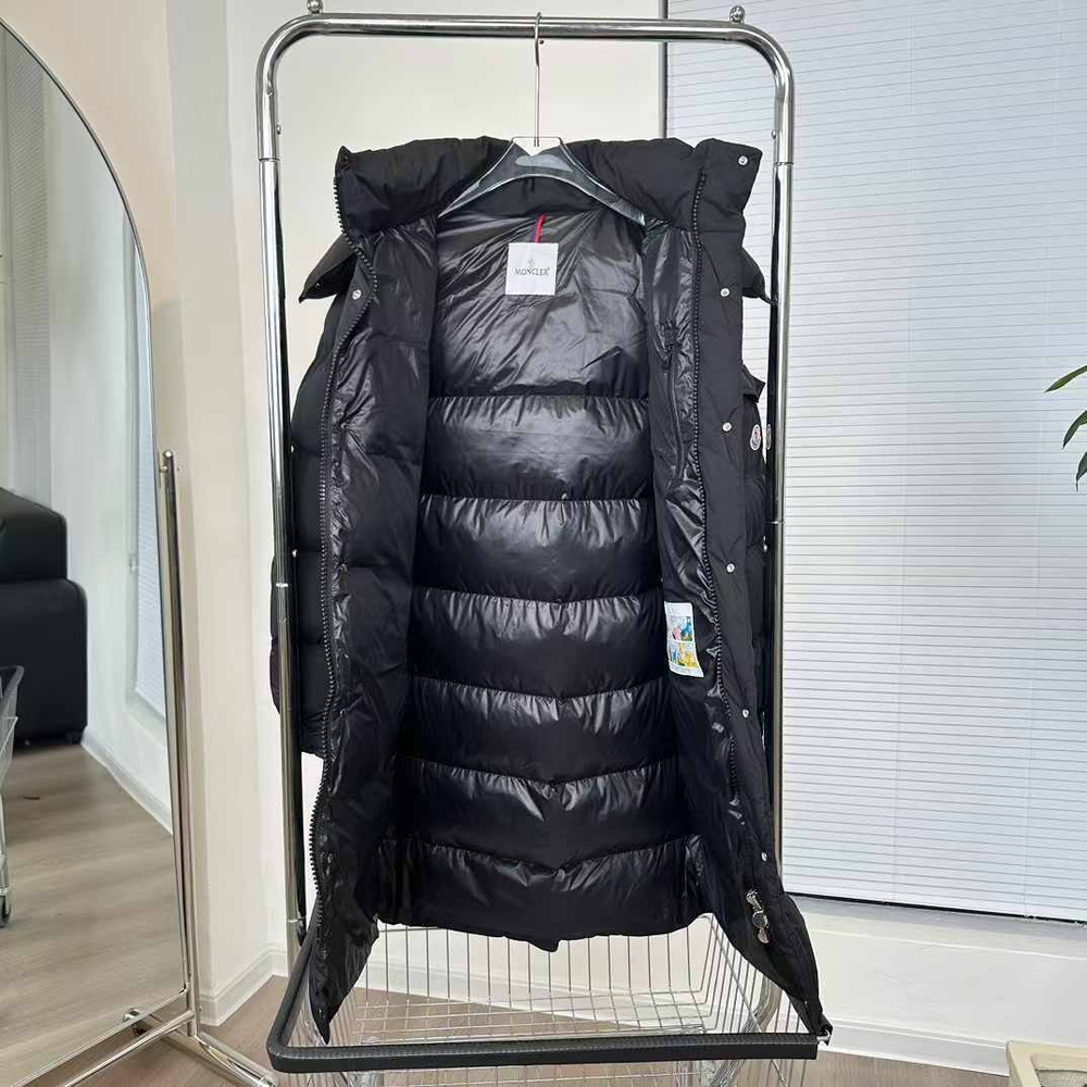 Пуховик Moncler