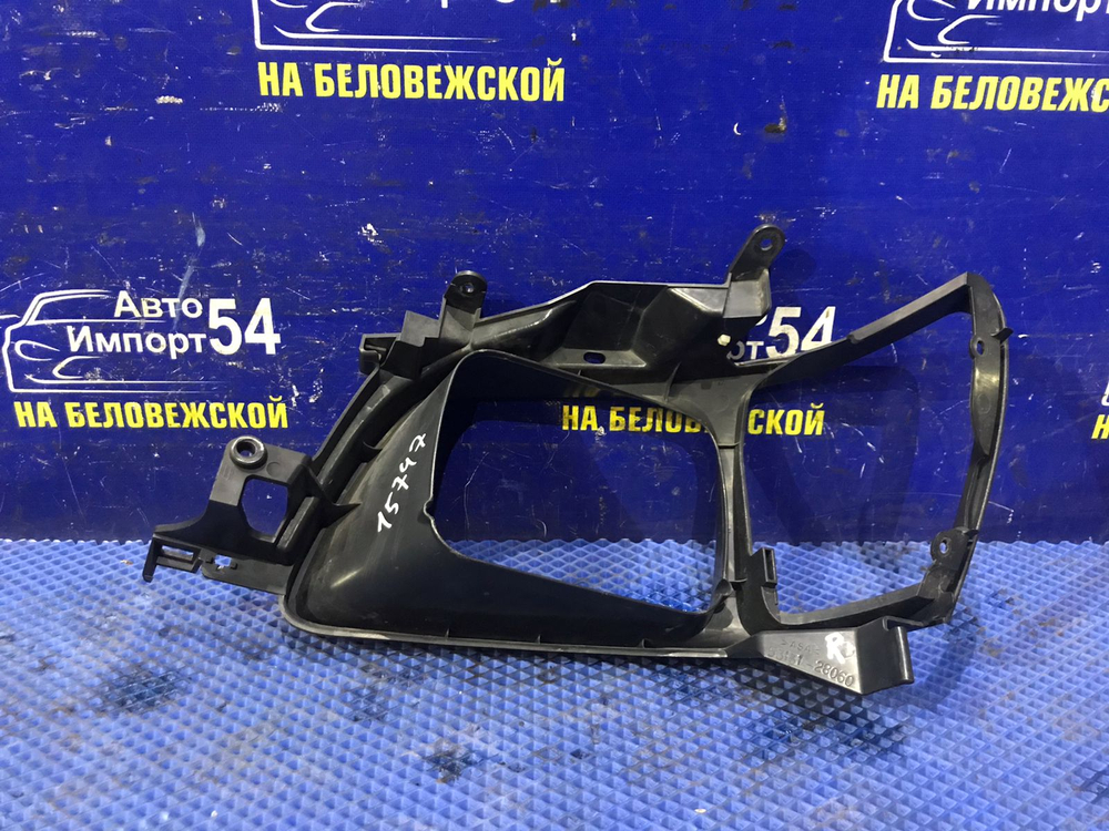 Рамка фары TOYOTA LITEACE NOAH 1998-2007