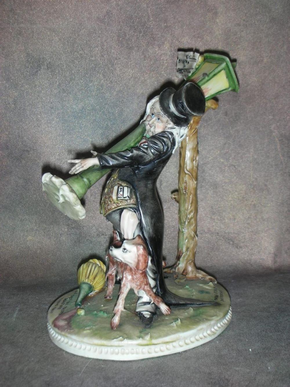Статуэтка. Фарфор. С похмелья. Capodimonte. Италия