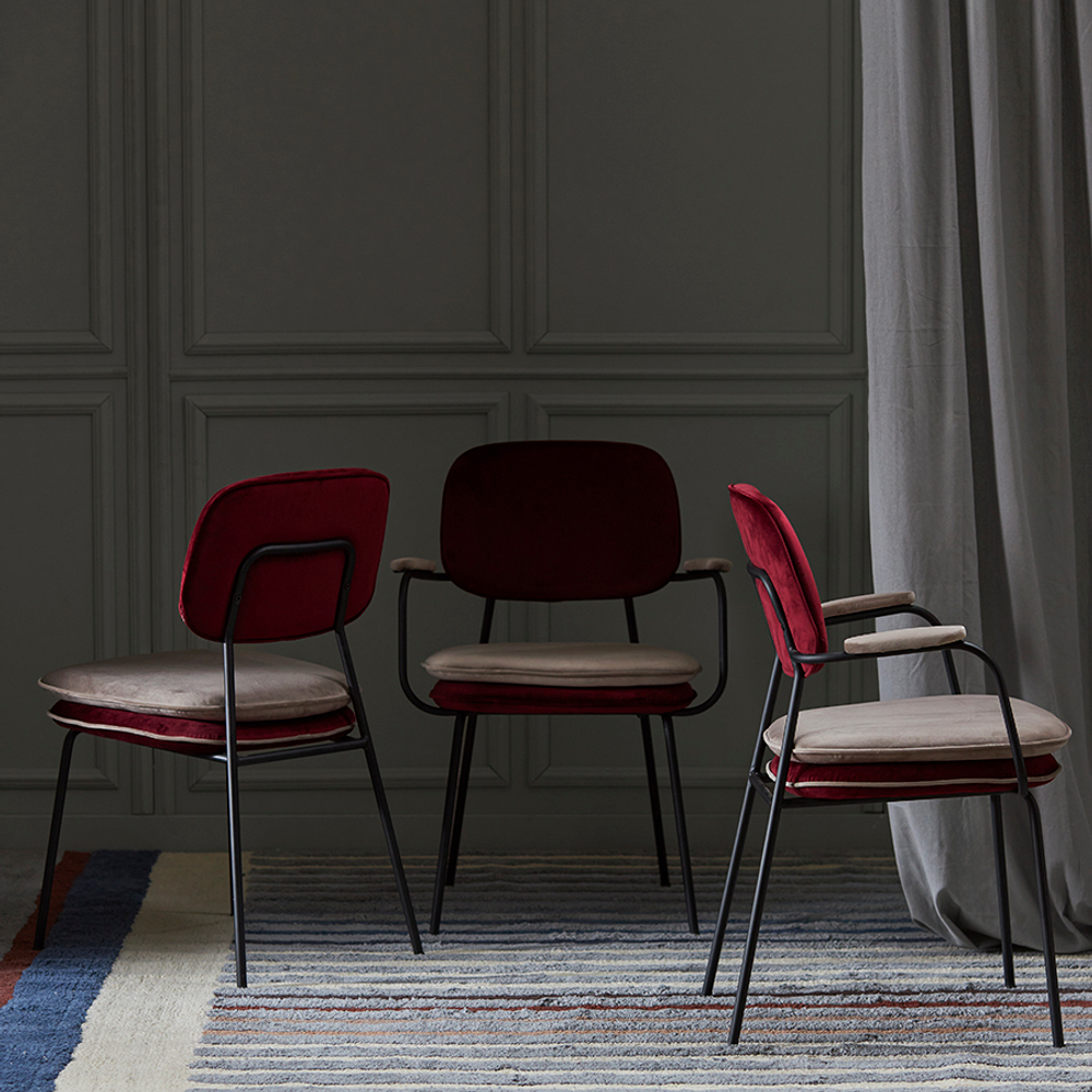 Стул с подлокотниками и контрастным кантом Bergenson Bjorn Pea, велюр, бордовый/бежевый