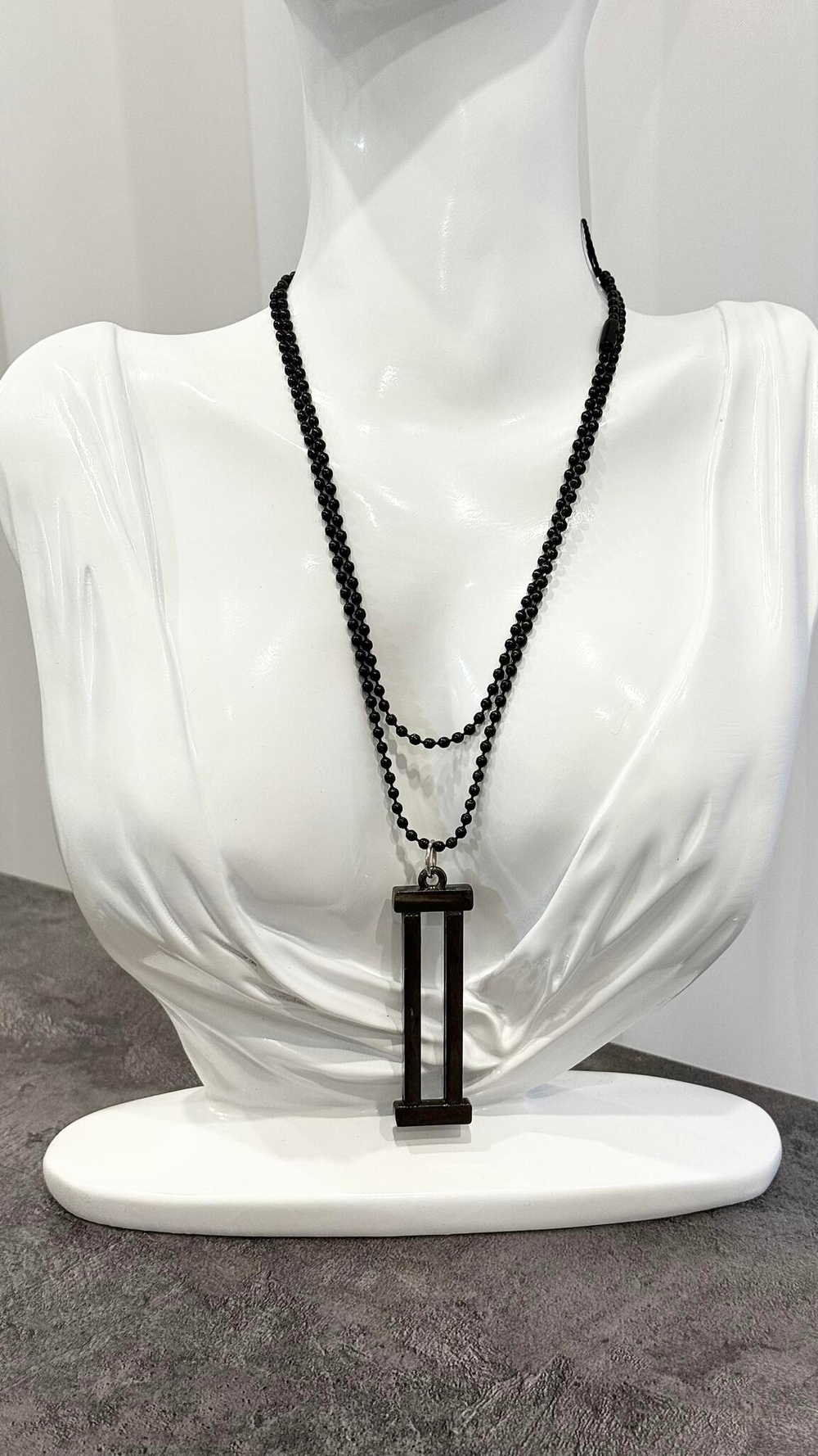 Кулон прямоугольник из гематита на длинной цепочке из черных шариков