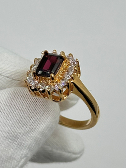 Кольцо с кристаллами