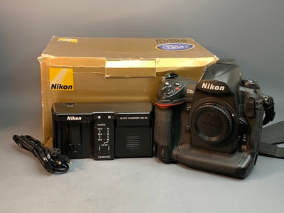 Nikon D3s 6.990 кадров