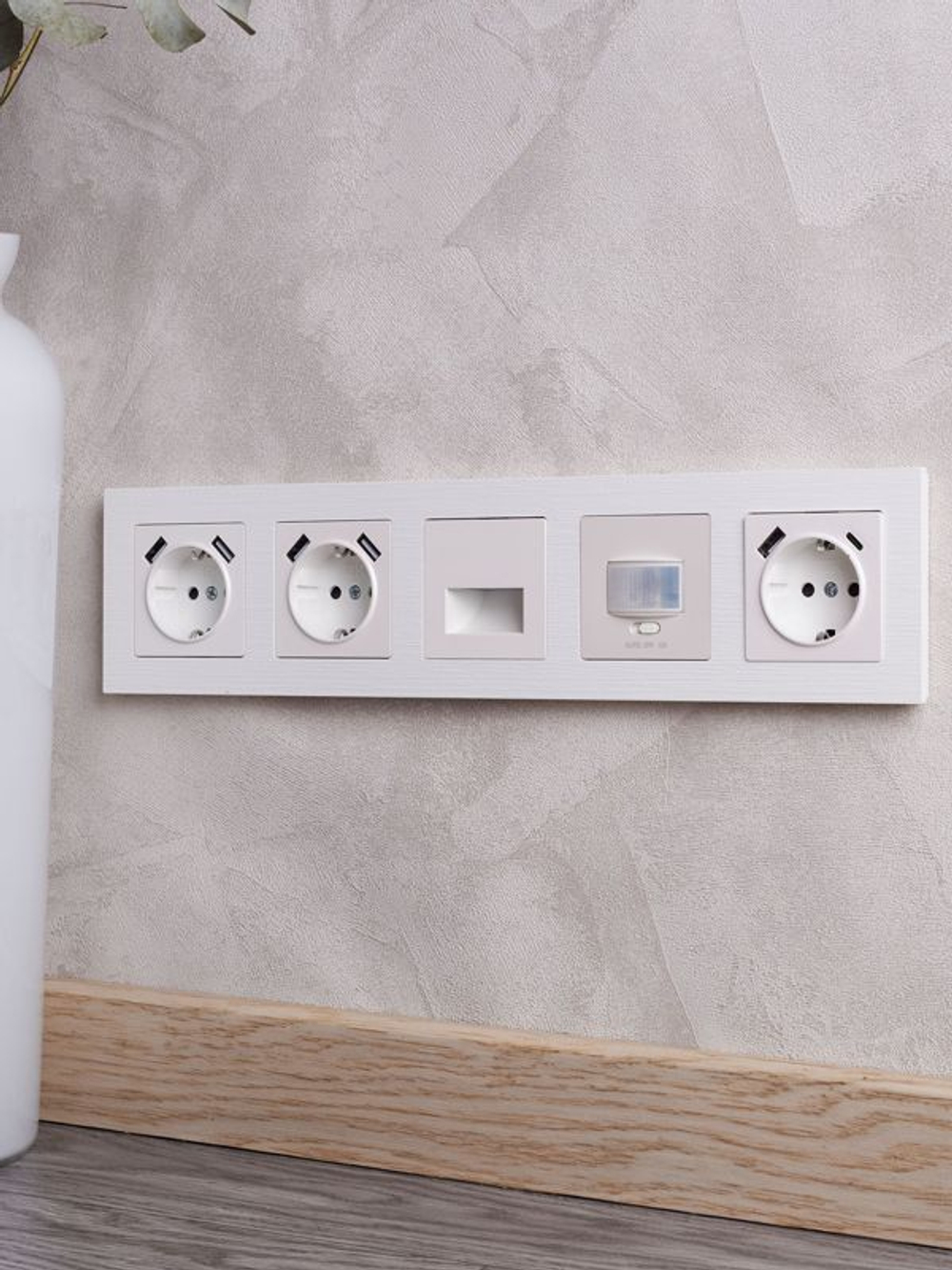 Рамка 5-м BRITE РУ-5-Бр бел. рифленый IEK BR-M52-51-K01