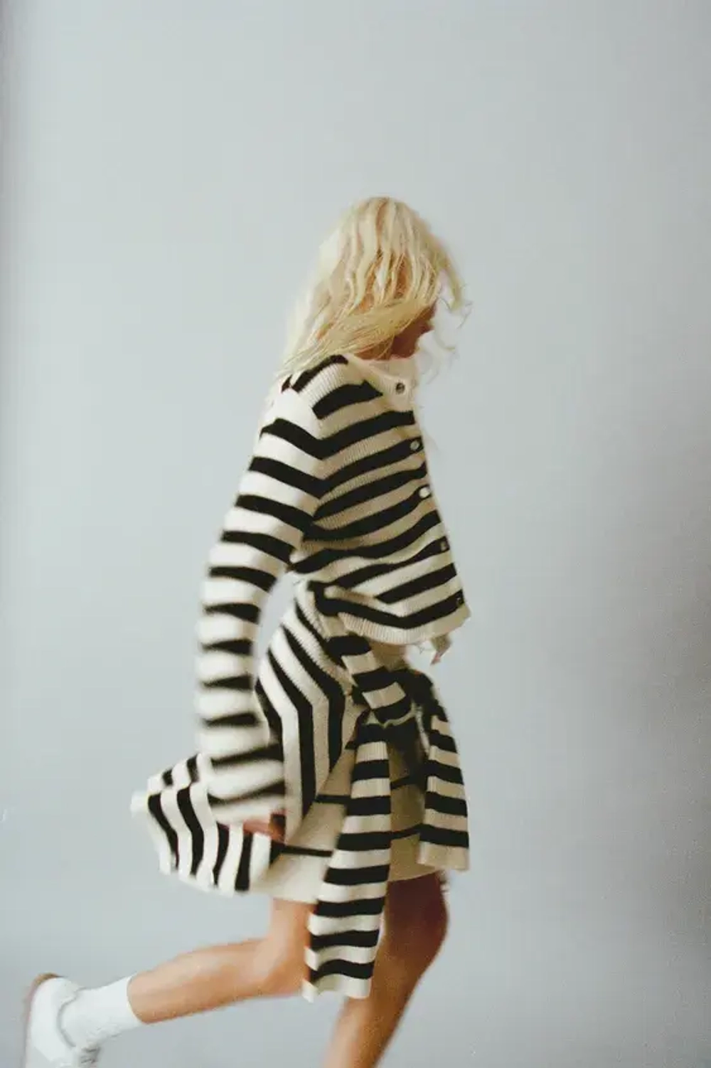 ZARA КАРДИГАН В ПОЛОСКУ С ПУГОВИЦАМИ, ЧЕРНЫЙ