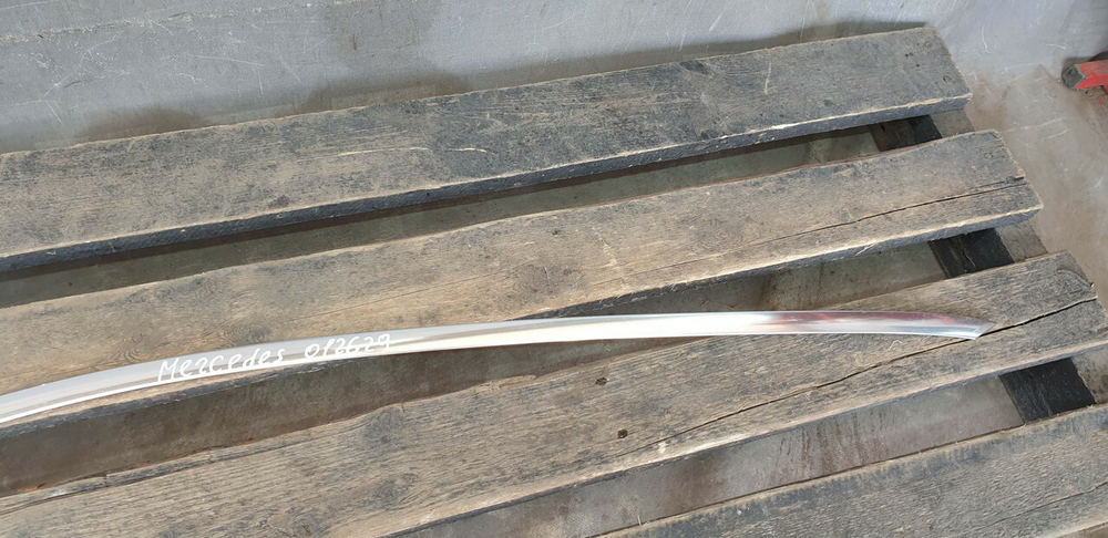 Молдинг двери передней правой Mercedes E (W213) 16-нв Б/У Оригинал A2136909604