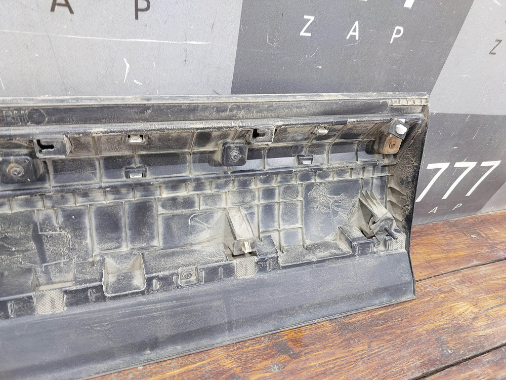 Накладка двери передней правой Hyundai Santa Fe 4 (TM) 18-нв Б/У Оригинал 87722S1100