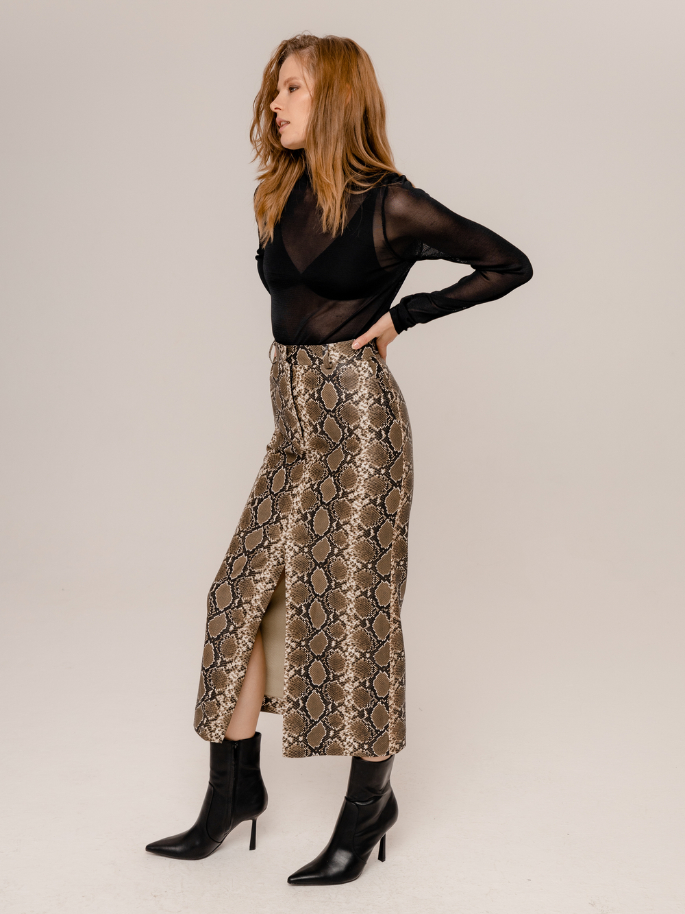 Юбка миди из экокожи в змеином принте хаки