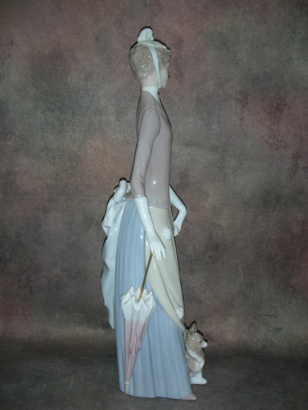 Статуэтка. Фарфор. Леди с собакой. Lladro. Испания
