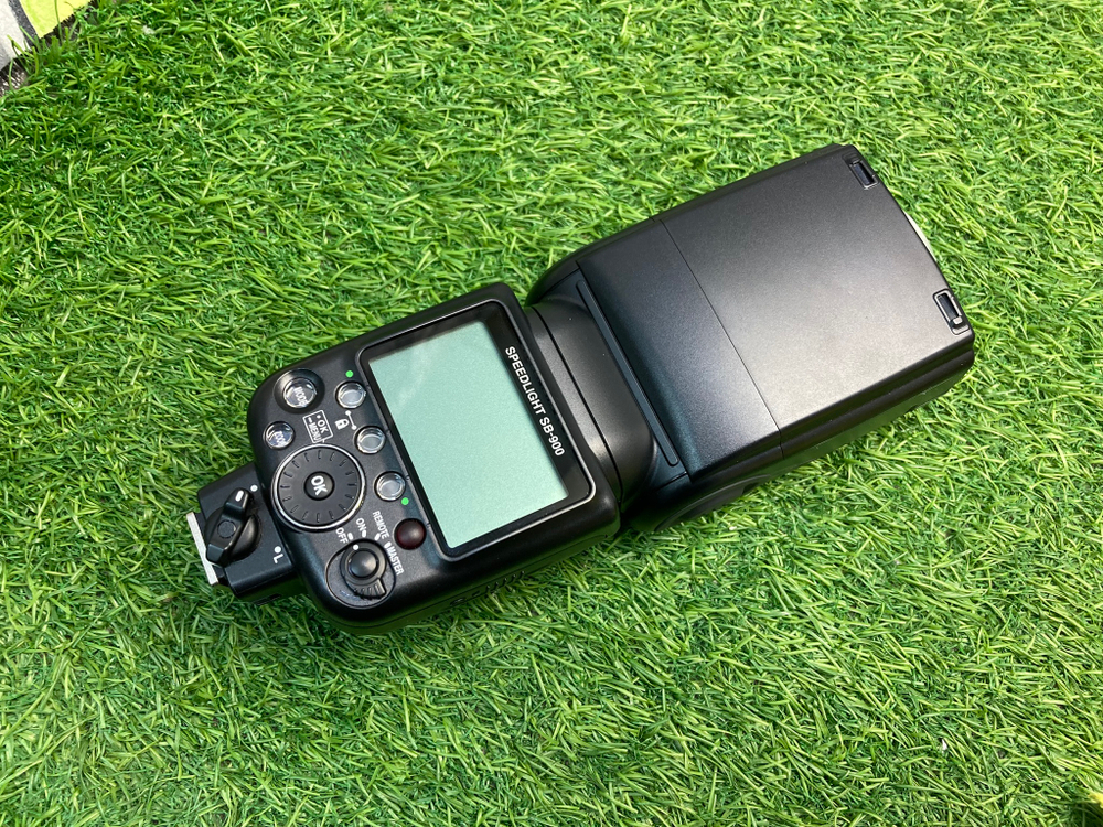 Nikon Speedlight SB-900