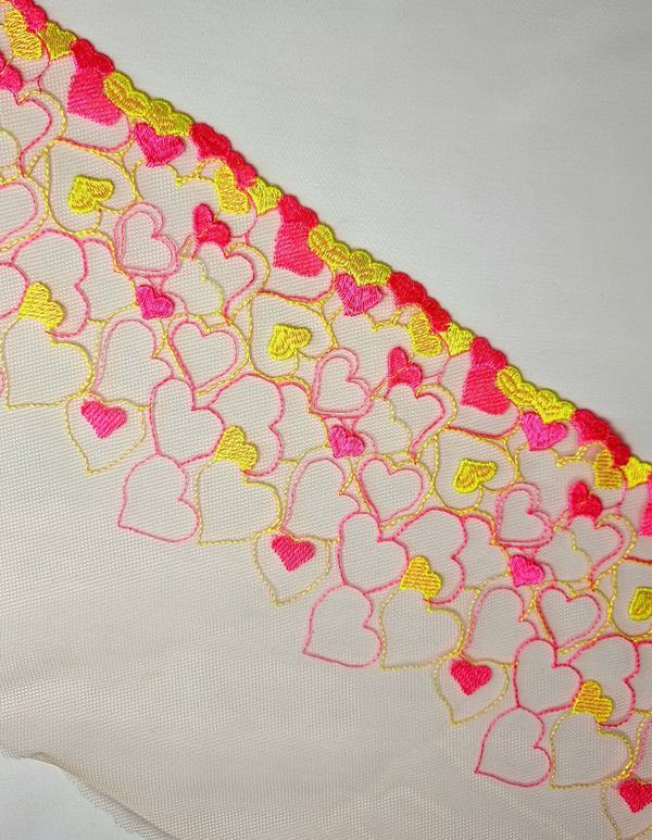 Вышивка на сетке неоновые сердечки левая К587