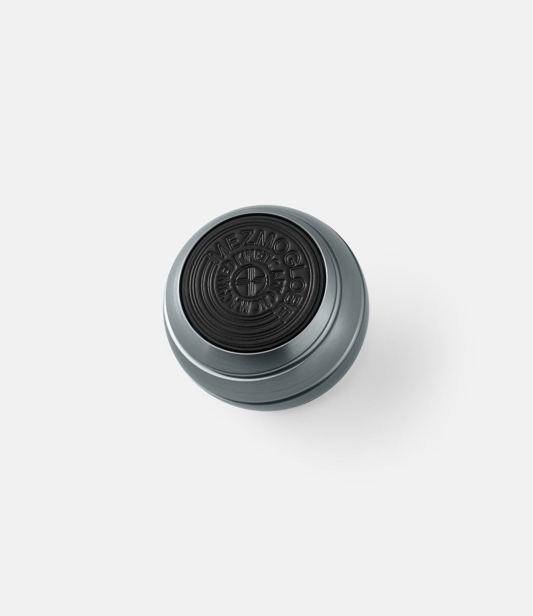Mezmoglobe Original Mezmoglobe Dark Titanium — кинетическая скульптура