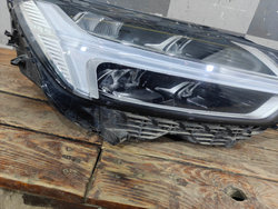 Фара правая LED Volvo XC60 2 17-нв Б/У Оригинал 31656555