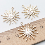 Подвеска Солнце, цвет золото, фианиты, перламутр, размер 25*23 мм, цена за 1 шт