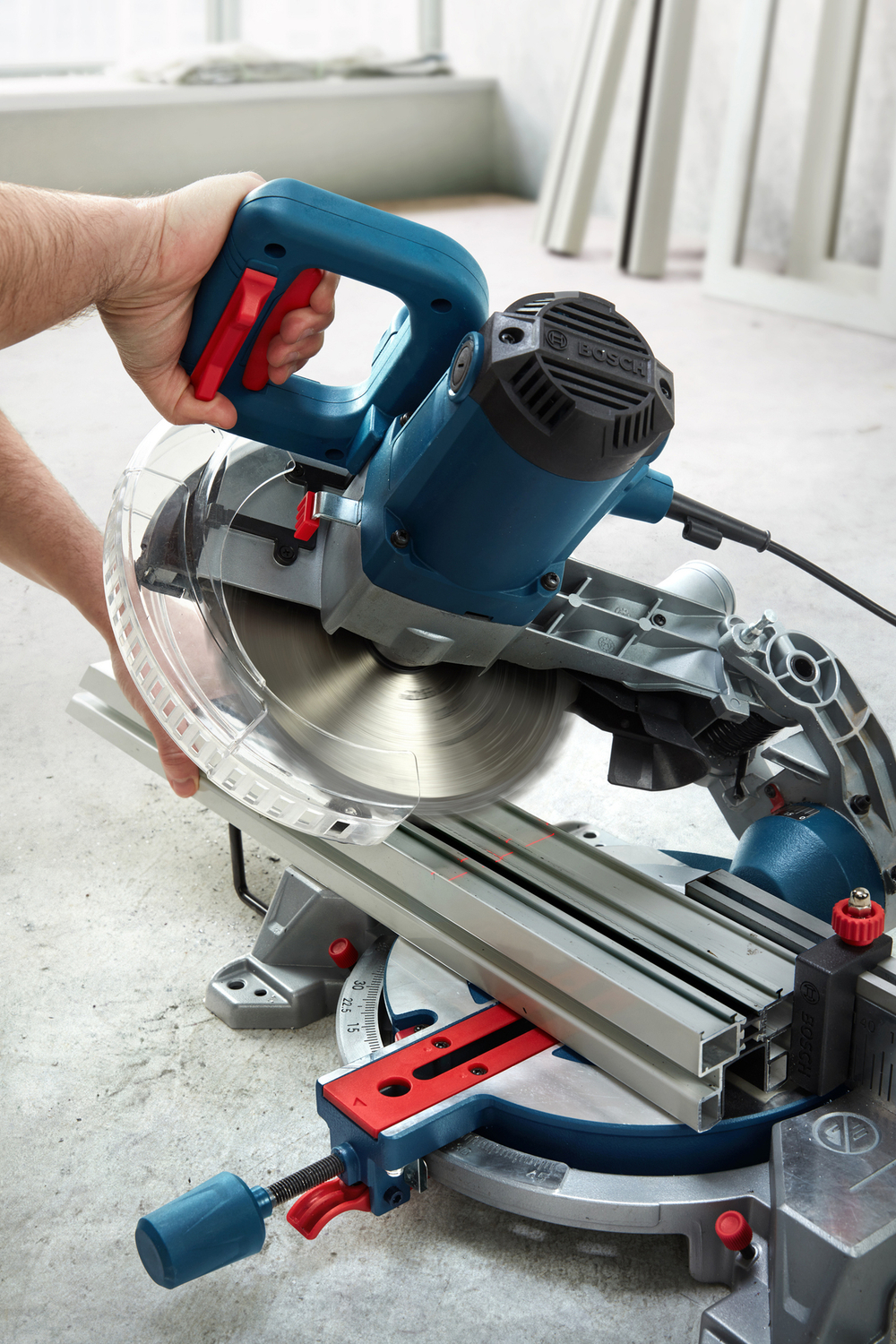Торцовочная пила GCM 216 BOSCH 0601B33000