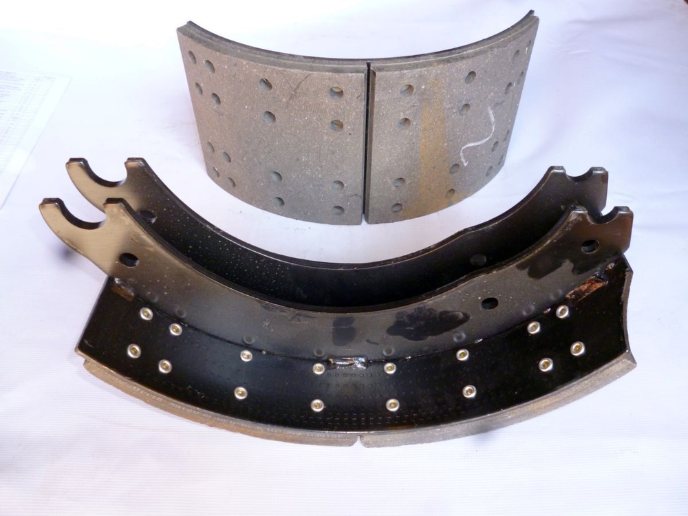 Колодка тормозная в сб (прицеп 12т) А3830