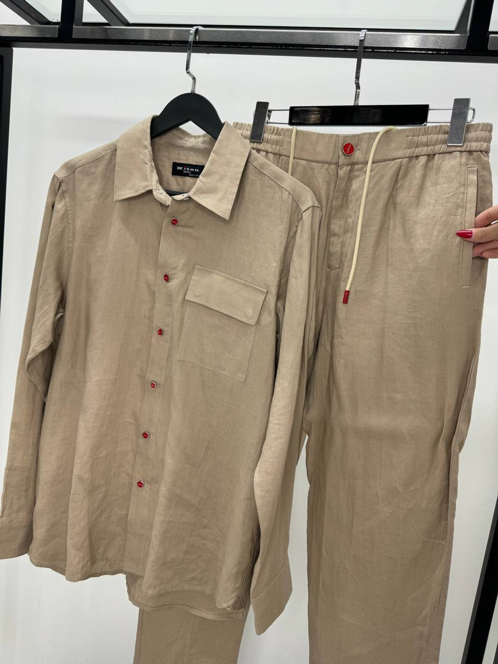 Льняной костюм Kiton