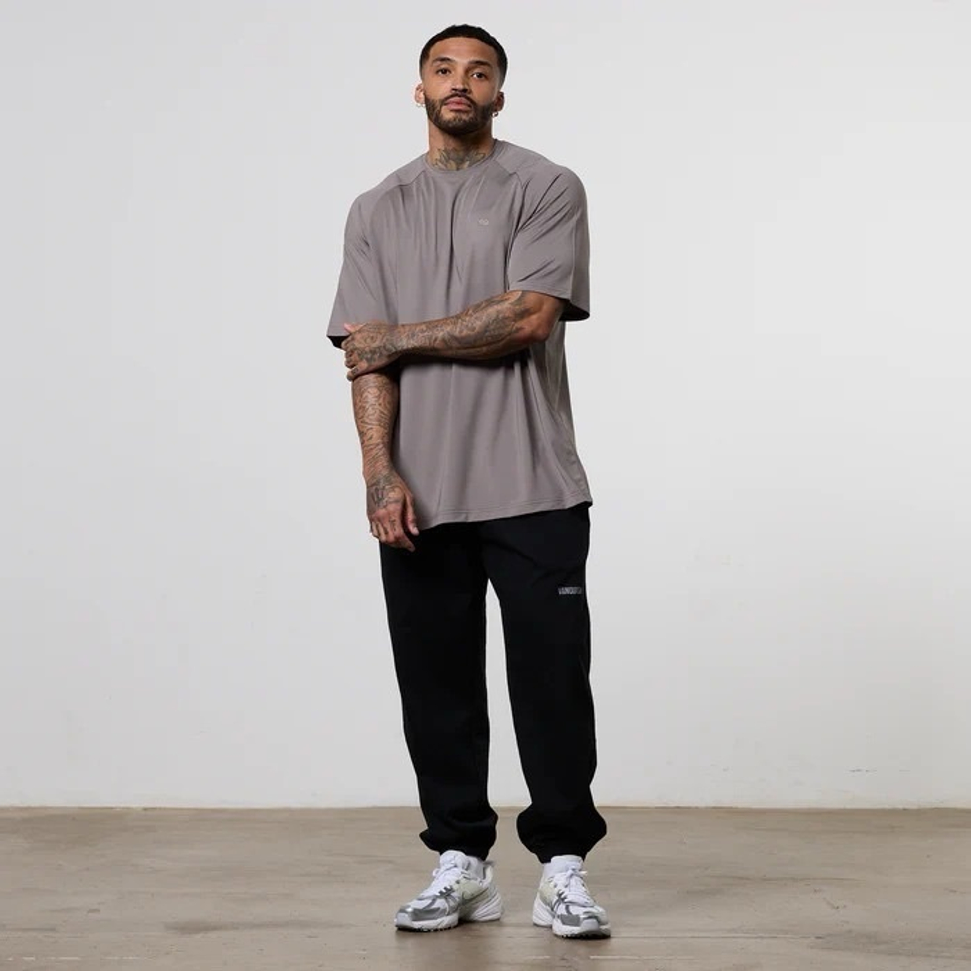 Футболка VANQUISH Essential Performance Oversized T-Shirt Mushroom