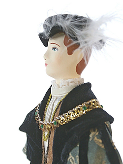 Кукла фарфоровая в немецком придворном костюме