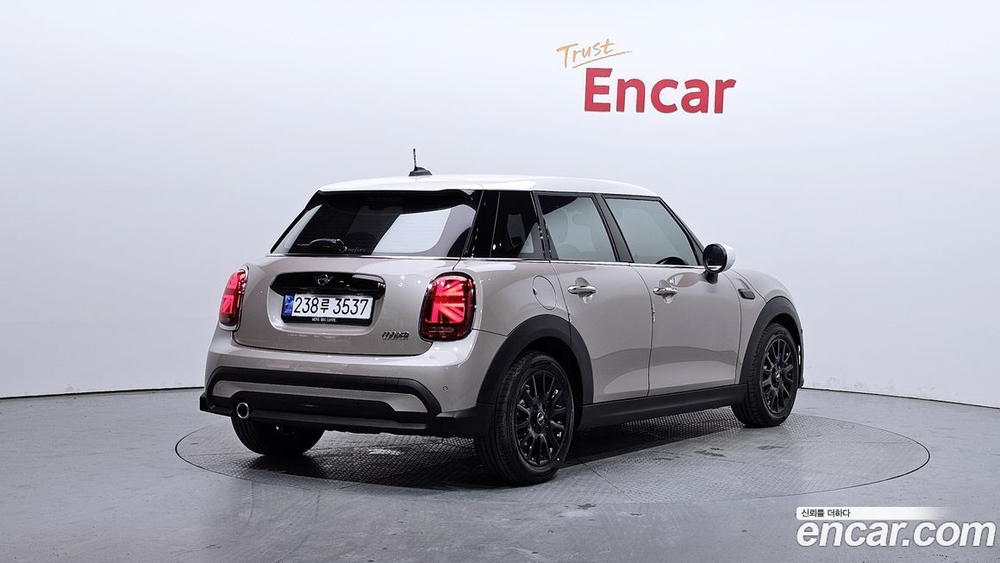Mini Cooper 5 дверей Classic (01.2024)