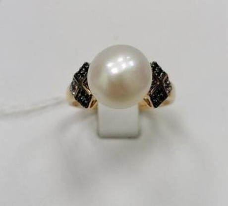 Кольцо из золота с жемчугом