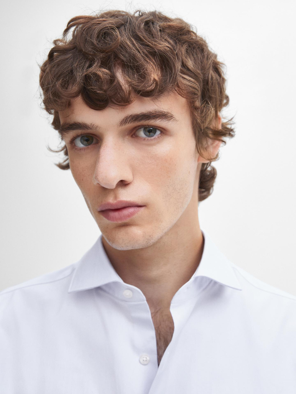 Massimo Dutti РУБАШКА ОБЛЕГАЮЩЕГО КРОЯ ИЗ ХЛОПКОВОГО ТВИЛА, НЕБЕСНО-ГОЛУБОЙ