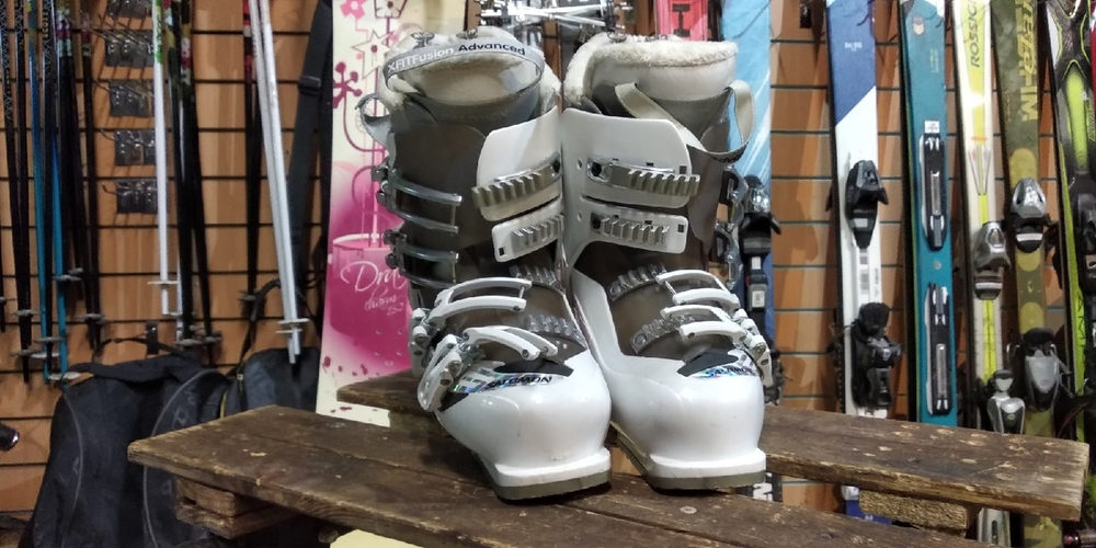 Женские горнолыжные ботинки Salomon Divine 6 23см