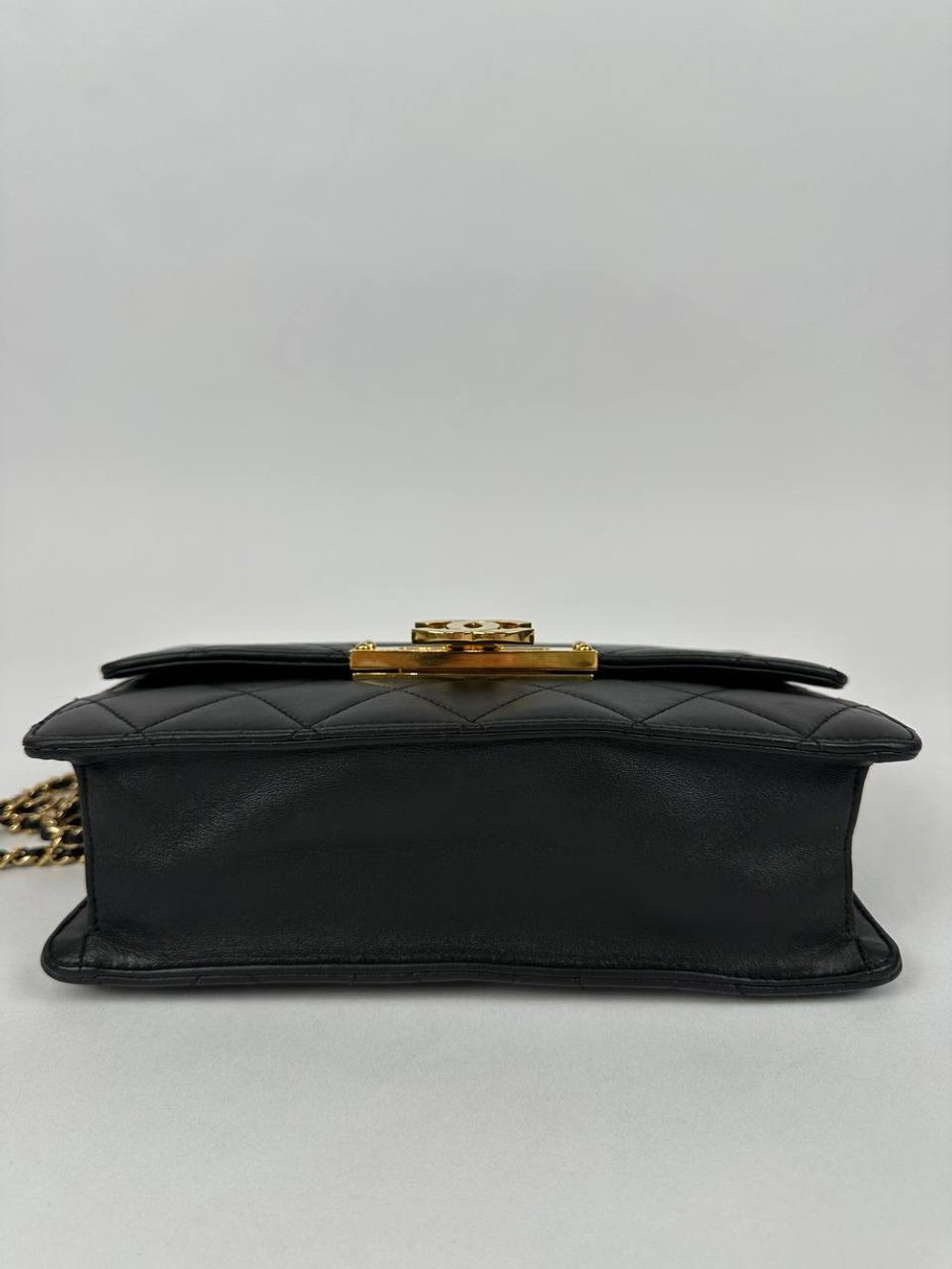 Сумка Chanel Black Quilted Lambskin Leather Golden Class Medium Flap