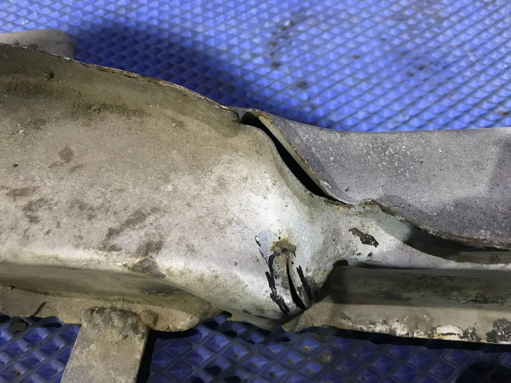 Рамка радиатора / телевизор MAZDA DEMIO 2000