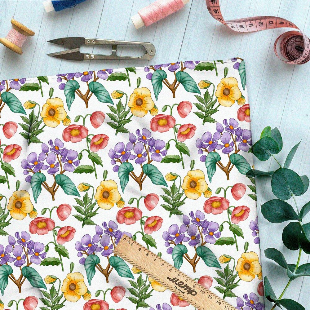 Ткань таффета нежные разноцветные цветы на бежевом фоне