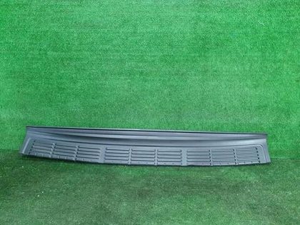 Накладка заднего бампера Toyota Land Cruiser 200 (2007-2021)