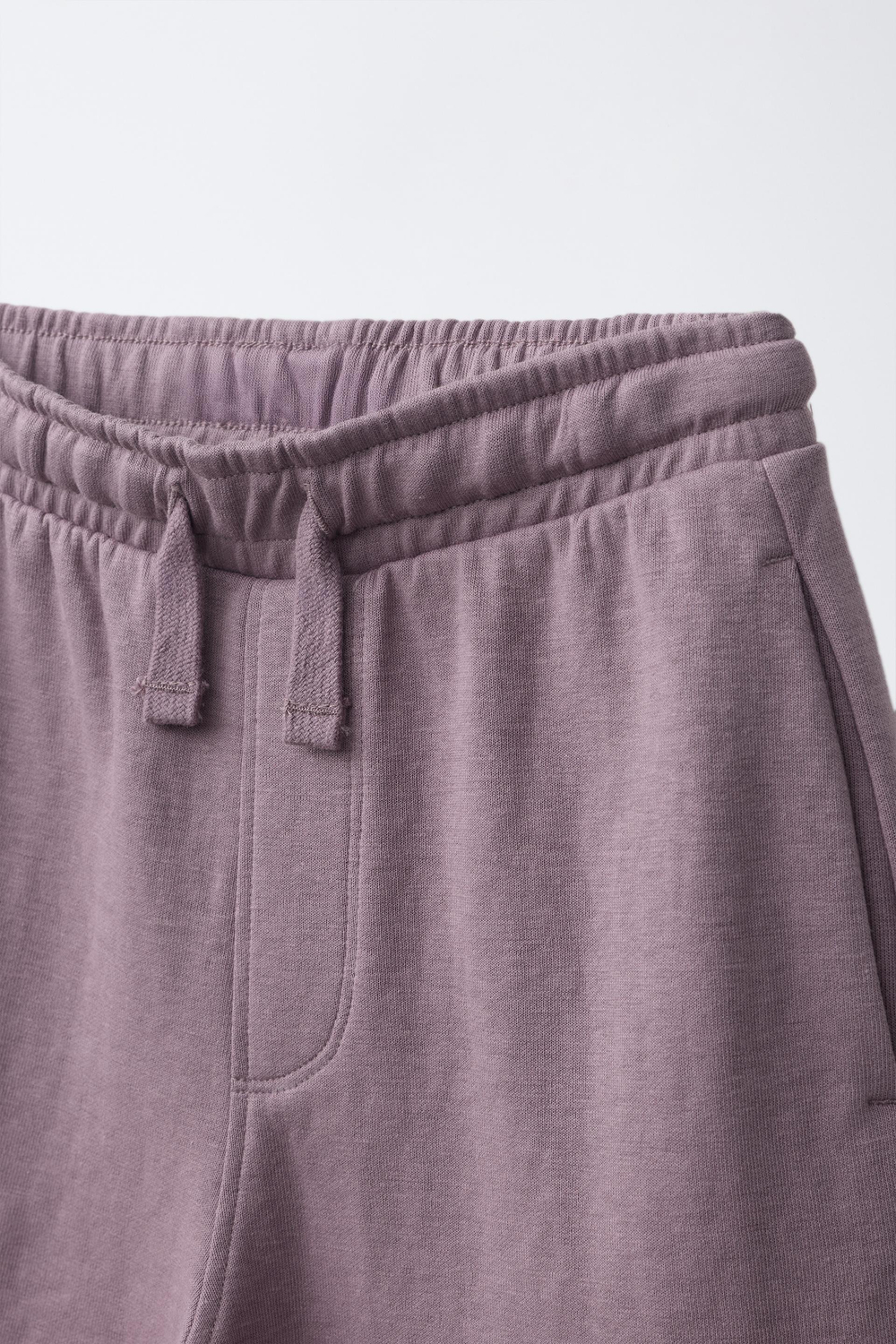 ZARA КОМПЛЕКТ ИЗ ФУТБОЛКИ И ШОРТОВ ИЗ ИНТЕРЛОКА, ЦВЕТ МАЛЬВЫ