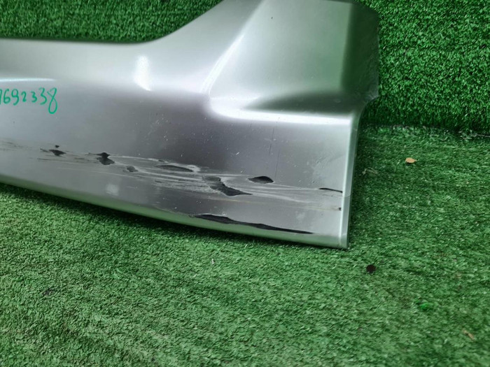 Накладка переднего бампера Toyota Hiace H200 10-19