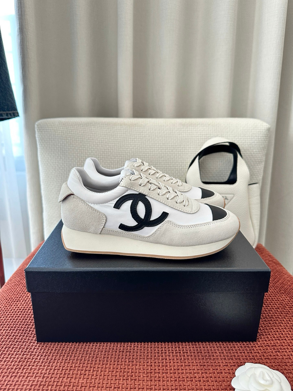 Кроссовки из натуральной замши