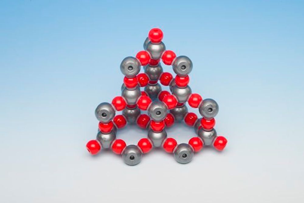 Модель Кристаллическая решетка диоксида кремния, алмазоподобная структура, 66 атомов