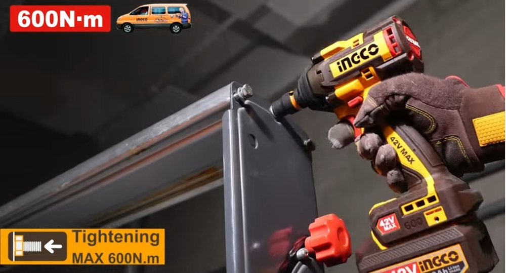 Аккумуляторный бесщеточный ударный гайковерт INGCO CIWLI42602 INDUSTRIAL 42 В 1/2" 600 Нм