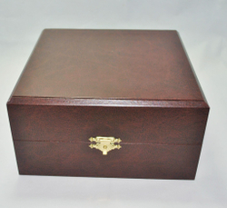 Подстаканник Медики с никелированием в подарочном футляре