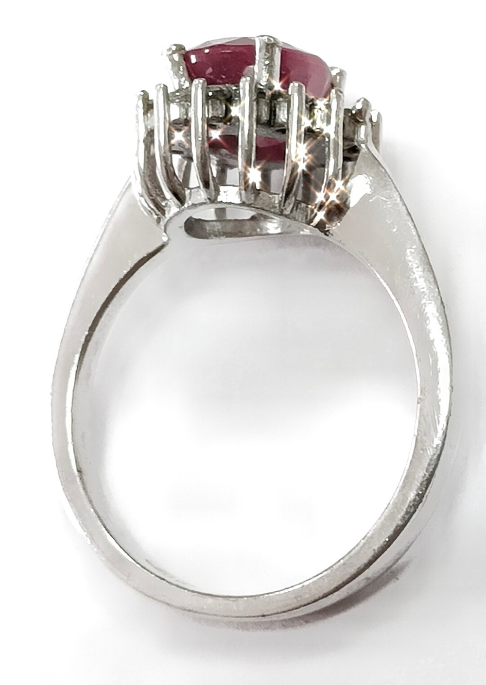 Ювелирное кольцо из серебра 925 пробы,вставка рубин,фианиты