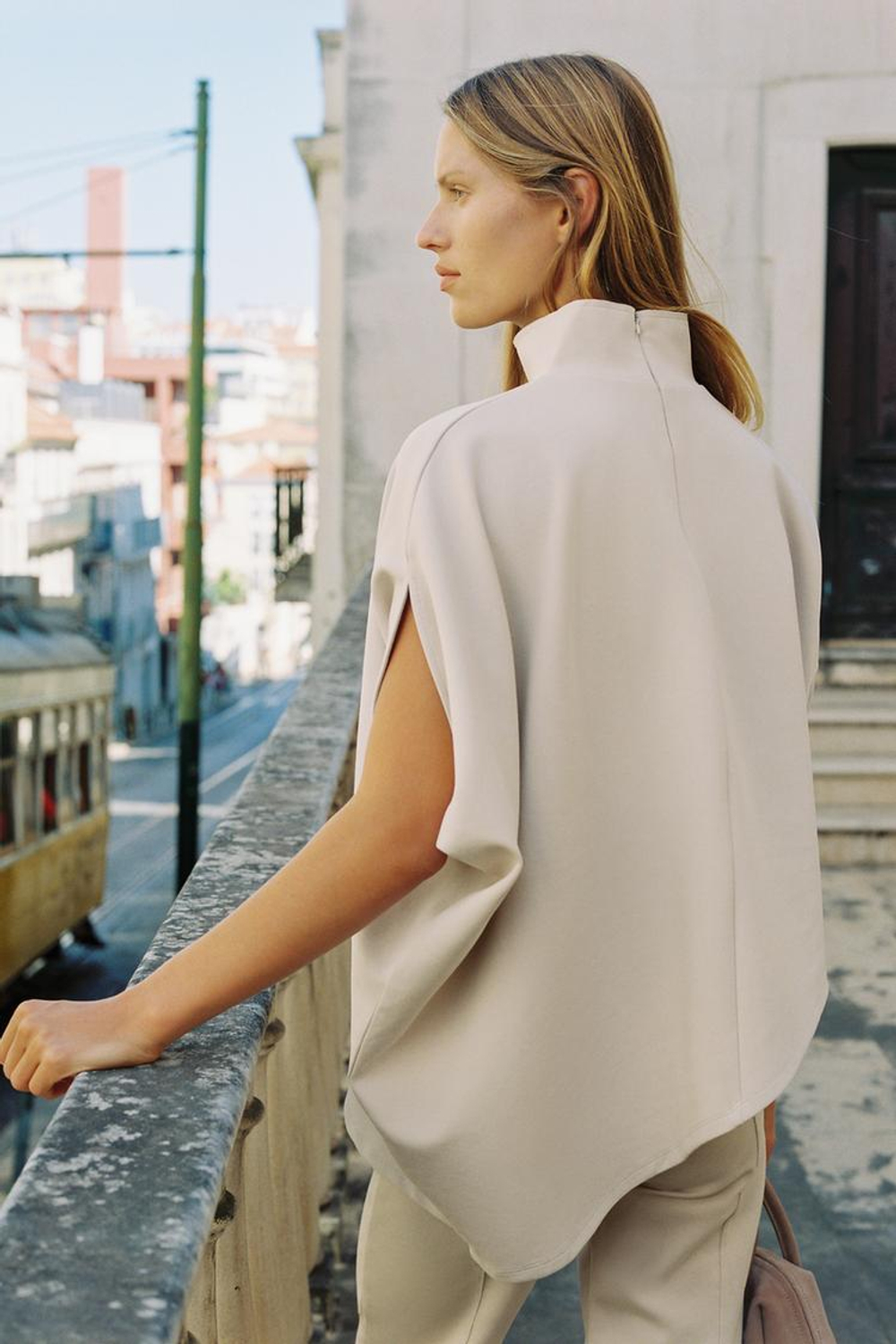 ZARA ТОП АСИММЕТРИЧНОГО КРОЯ ИЗ ТКАНИ ИНТЕРЛОК, ЭКРЮ