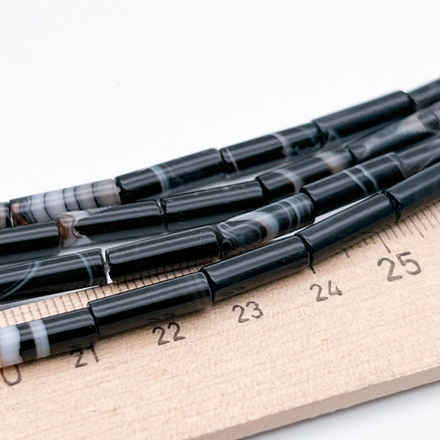 Агат черный бусины (тонированный), размер около 13,5*4 мм, цена за 13 шт (1/2 нити)