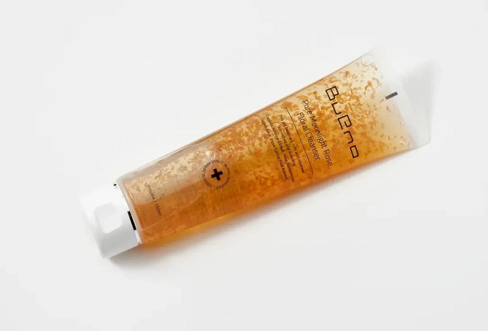 Bueno Цветочный гель для умывания с лепестками роз Bueno Pure Moonlight Rose Floral Cleanser, 150 мл